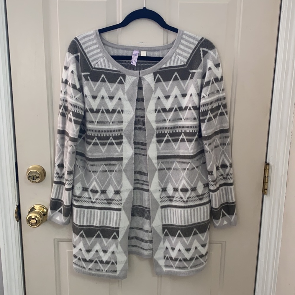 SALE 4 for $20!!!! Alta for Francesca’s small soft Grey Aztec inspired cardigan